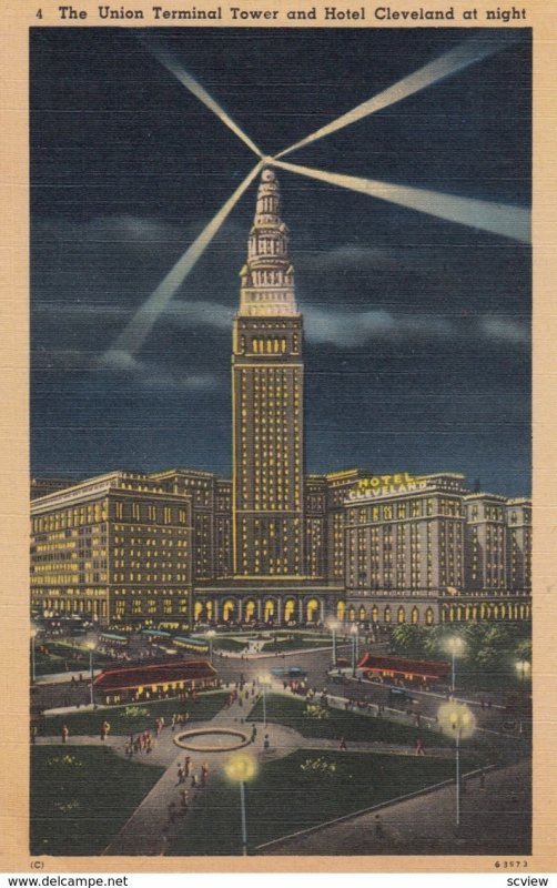 CLEVELAND , Ohio , 30-40s ; Union Terminal Tower at night