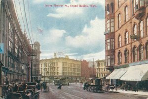 Postcard C1910 Grand Rapids Michigan Lower Monroe Street Trolleys Canaan 24-6760