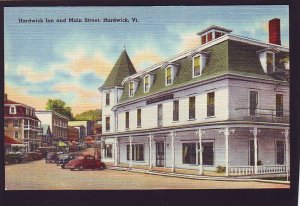 P1417 vintage unused postcard  old cars etc hardwick inn & main st. hardwick vt