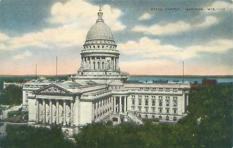 Madison Wisconsin State Capitol Cloudy Day Linen Postcard Unused