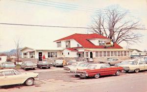 MADISON NEW YORK~QUACK'S DINER-U.S ROUTE 20-FULL PARKING LOT 1960s POSTCARD 