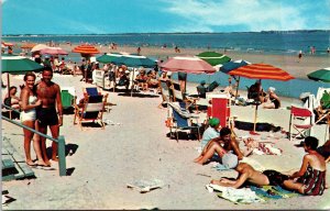 VINTAGE POSTCARD A SUNNY BEACH BATHING DAY c. 1950s