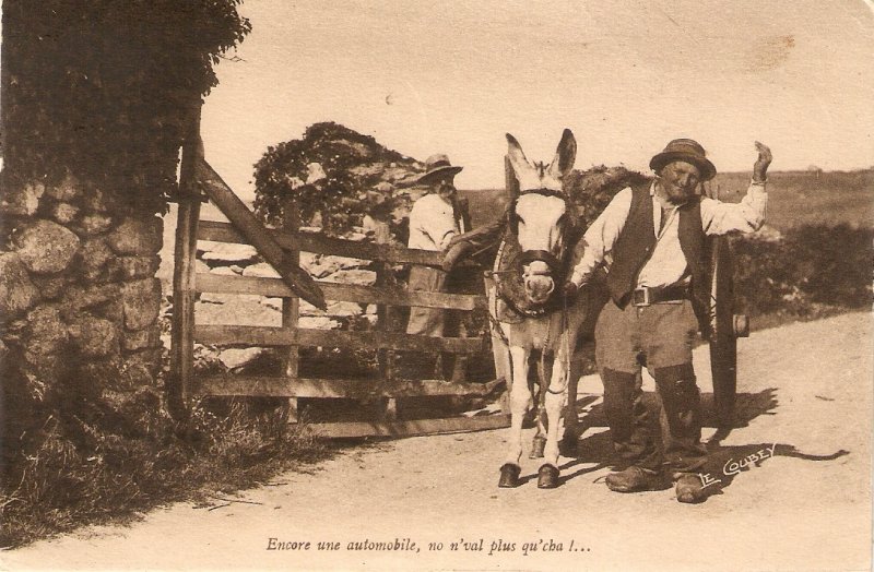 Horse cart. Farmers. Encore une automobile.. Old vintage French postcard