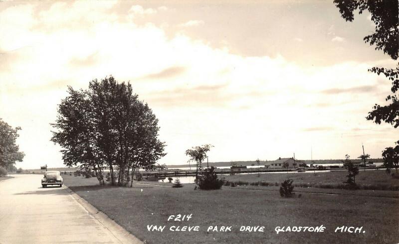 Gladstone Michigan~Van Cleve Park Drive~Club~Bridge over Pond~1940s RPPC 