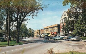 1950s Brandon Vermont Street Scene automobiles Colorpicture postcard 25-3792