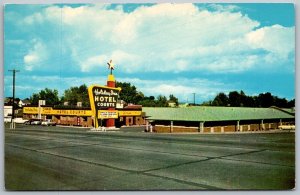 Memphis Tennessee 1950s Postcard Holiday Inn Hotel Courts