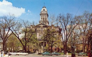 LPD29   Ohio Postcard: Newark, Court House, Licking County, old auto cars