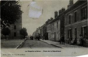 CPA La CHAPELLE-la-REINE Place de la Republique (617597)