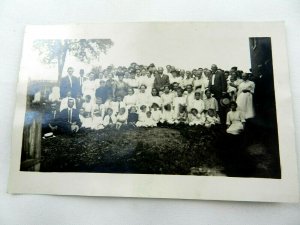 Photo Rural Family Men, Woman, Child in Front of Tree Vintage Postcard