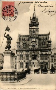 CPA Compiegne Place de l'Hotel de Ville FRANCE (1013819)