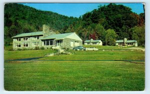 CHEROKEE, NC ~ BOUNDARY TREE MOTOR COURT  c1950s Cars Roadside  Postcard