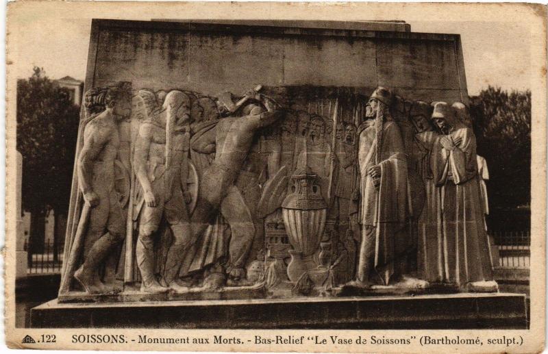 CPA SOISSONS Monument aux morts (191327)