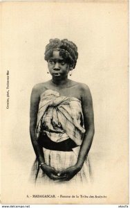 CPA AK Femme de la Tribu des Andrabe MADAGASCAR (819009)