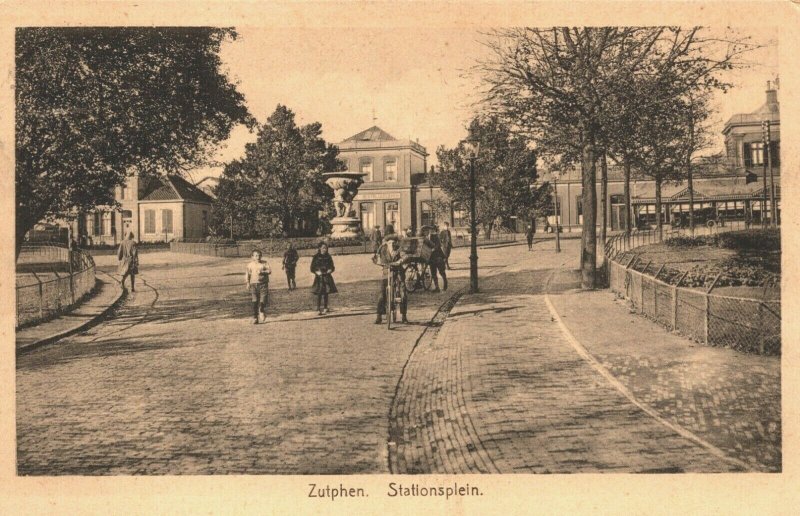 Netherlands Zutphen Stationsplein Vintage Postcard 04.19