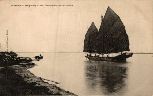 Vietnam Cochinchina Haiphong Sea junk in the River Hải Phòng Postcard 08.52 