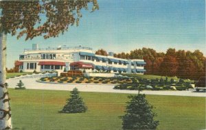 Three Lakes Wisconsin Northeraire Hotel & Spa Teich 1940s Postcard 20-6200