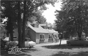 H44/ Wellston Michigan RPPC Postcard c1950s The Hunters Lodge Cars  92