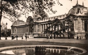 Vintage Postcard Le Petit Palais Art Museum Paris France RPPC