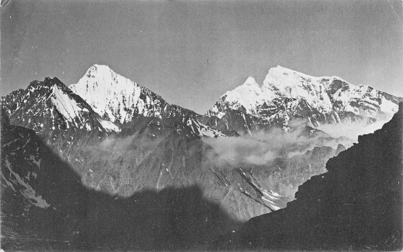 L523 Nepal Manchester Nepalese Expedition 1970 signed and with cachet postcard