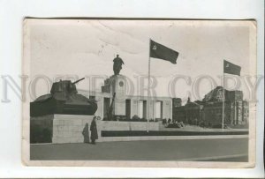 438238 Germany Berlin memorial fallen Soviet soldiers in Tiergarten TANK photo