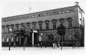 L206 Germany Berlin Altes Palais Old Palace Trees real photo vintage postcard