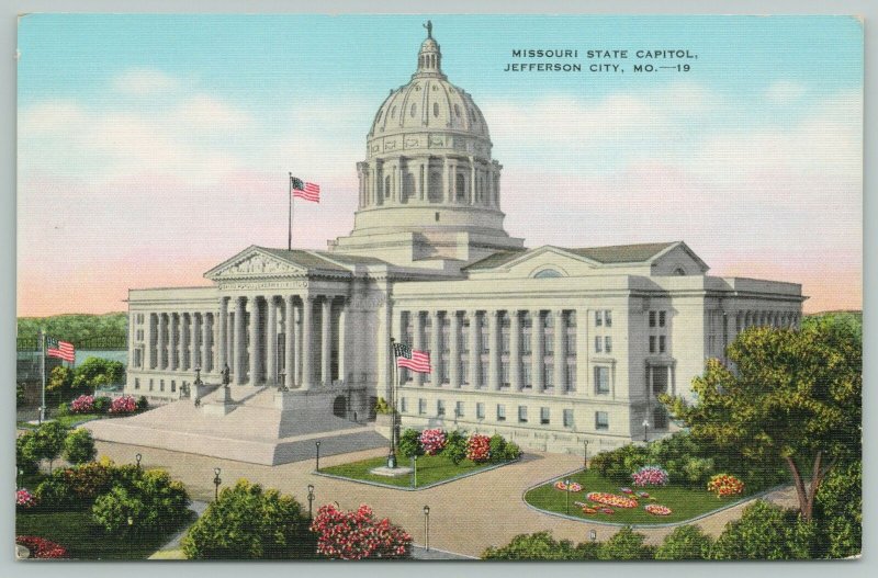 Jefferson City Missouri~Birdseye State Capitol Building~1940s Linen Postcard