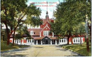 CEDAR RAPIDS, IA Iowa   Union PASSENGER RAILROAD STATION   c1910s   Postcard