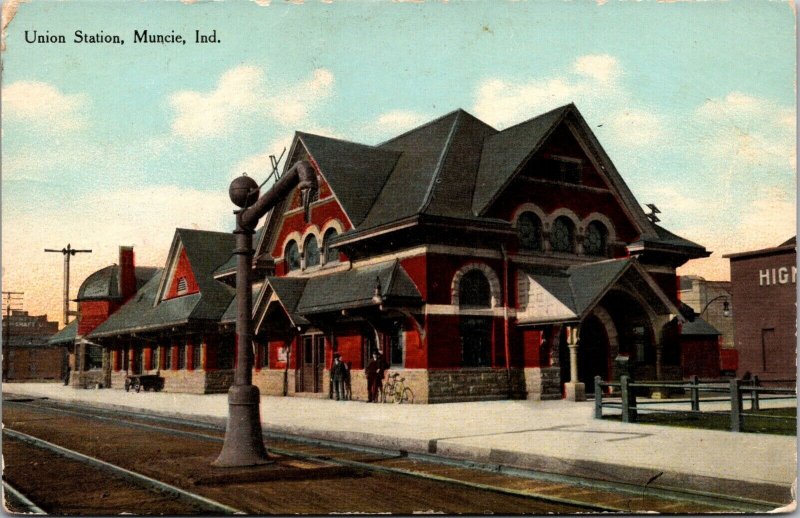 Postcard Union Railroad Station Depot in Muncie, Indiana~4310