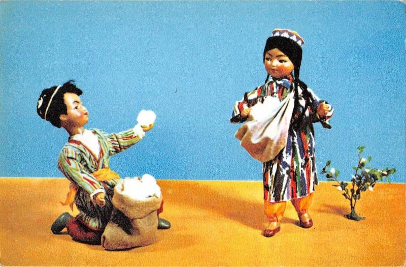 BR57172 white gold dolls in uzbek national costumes folklore uzbekistan