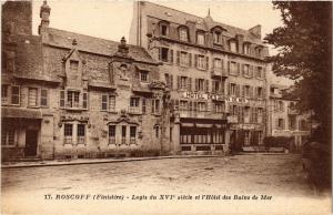 CPA ROSCOFF (Finistere) - Logis du XVI siecle et l'Hotel des Bains (252971)