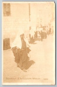 RPPC  Palestine - A Bethlehem Women - Postcard  1910