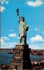 Statue Liberty Island New York Bay NY Peace Harbor Postcard UNP VTG Mike Roberts 