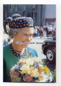 pq0112 - Queen Elizabeth at Canongate , Kirk , Edinburgh 1993 - postcard