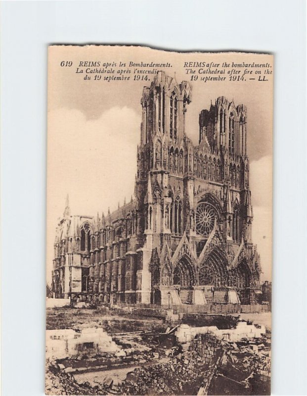 Postcard The Cathedral after fire, Reims after the bombardments, Reims, France