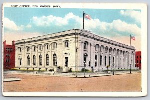 Des Moines Iowa~US Post Office On Corner~Vintage Postcard
