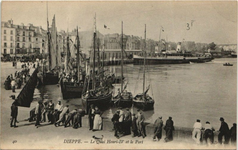 CPA AK Dieppe Le Quai Henri-IV et le Port SHIPS (783486)
