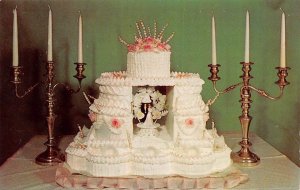 Chicago, IL Illinois HUMM'S BAKERY Tunnel Of Love Wedding Cake c1950s Postcard