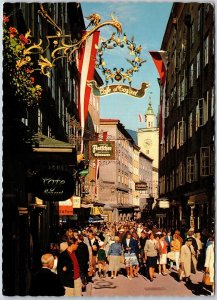 Getreidegassee Zur Festspielzeit Salzburg Austria Crowd on Street Postcard