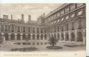Middlesex Postcard - Fountain Court - Hampton Court Palace - Ref TZ10155