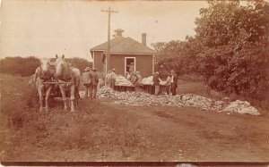 Horse Cart Farming Scene ? Real Photo Vintage Postcard AA27995