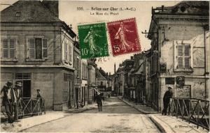 CPA SELLES-sur-CHER (L.-&-C.) - La Rue du Pont (208144)