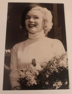 Marilyn Monroe Postcard 2000 Unused VGC