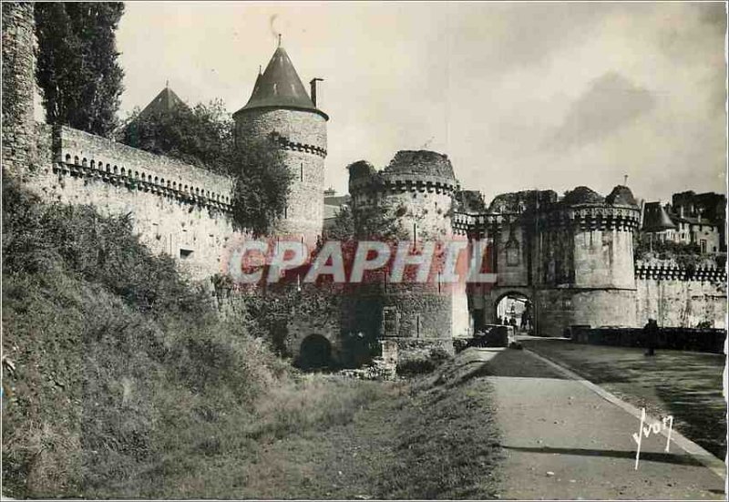 Modern Postcard Fougeres (Ille et Vilaine) Le Chateau Porte Notre Dame (twelf...