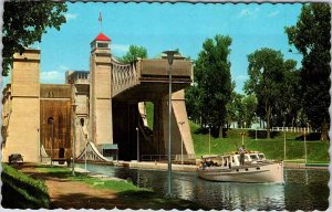 Postcard BOAT SCENE Peterborough Ontario ON AN7021