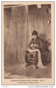 Missions ; Fisherman repiars nets , Nord Canadien , 00-10s ; Nunavut , Canada #3