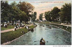 Michigan Detroit Canoeing In Grand Canal Belle Isle Park