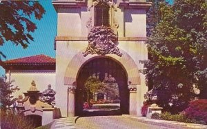 New York Long Island Entrance Through Port Cullis To Courtyard And Residence ...