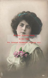 PFB Tingido RPPC Nº 184, Foto de Estúdio, Linda Mulher de Blusa Verde, Flores-