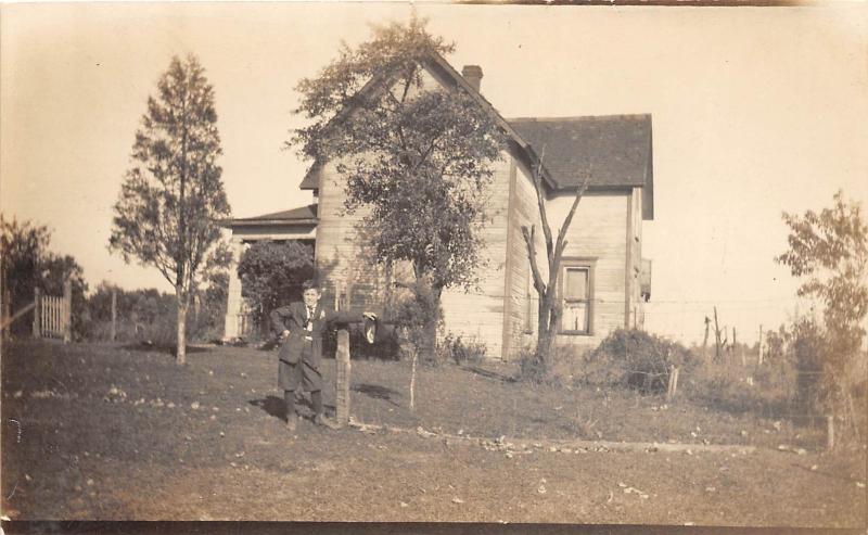 E49/ Oblong Illinois Il Real Photo RPPC Postcard c1910 House Man