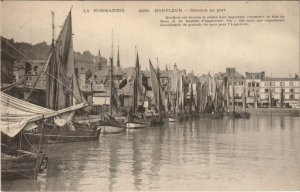 CPA HONFLEUR Bateaux au Port (1229528)